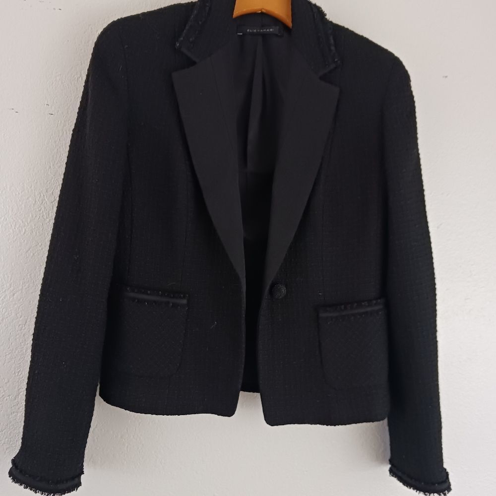 Elie Tahari Black fringe sleeve and neck hem size 4 90% Virginwool